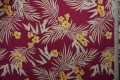 Tkanina wiskozowa - liście i kwiaty na amarantowym tle