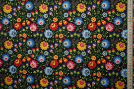 Tkanina regionalna – kolorowe kwiaty, czarne tło