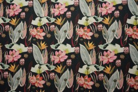 Tkanina ogrodowa wodoodporna – pastelowe kwiaty na czarnym tle