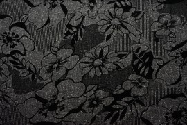 Tkanina w czarne flokowane kwiaty
