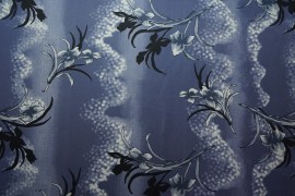 Tkanina sukienkowa w fioletowo-niebieski wzór