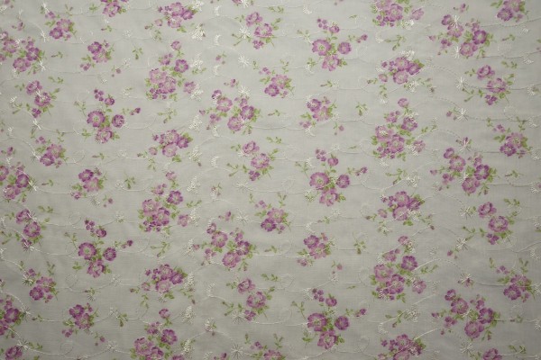 Bawełna haftowana w fioletowe kwiatki