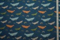 Bawełna perkal - wieloryby na niebieskim tle