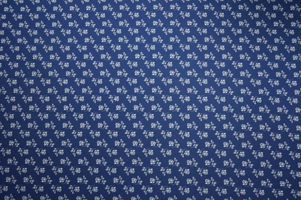 Tkanina sukienkowa - drobne kwiatki na niebieskim tle