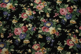 Tkanina sukienkowa - róże na czarnym tle