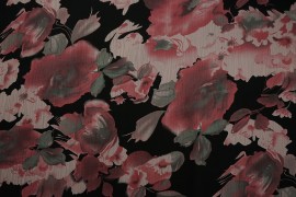 Tkanina szyfonowa - różowe kwiaty na czarnym tle
