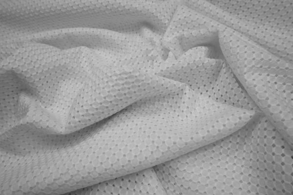 Bawełna haftowana w kolorze białym