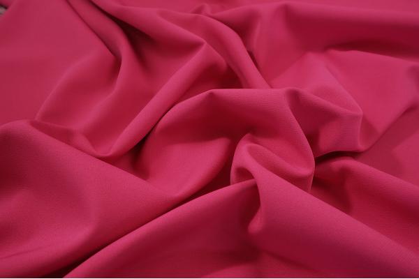 Tkanina sukienkowa z dodatkiem lycry i wiskozy w kolorze różowym