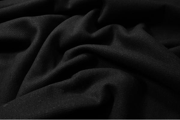 Tkanina wełniana z poliestrem w czarnym kolorze