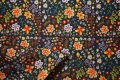 Tkanina ogrodowa - kolorowe kwiaty na czarnym tle