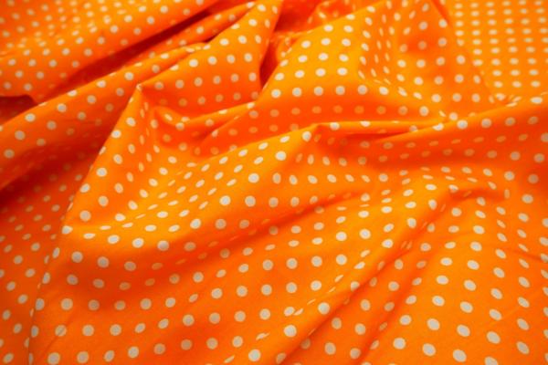 Bawełna - pomarańczowe tło, białe kropki 5 mm