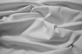 Bawełna w kolorze białym z delikatną kratką