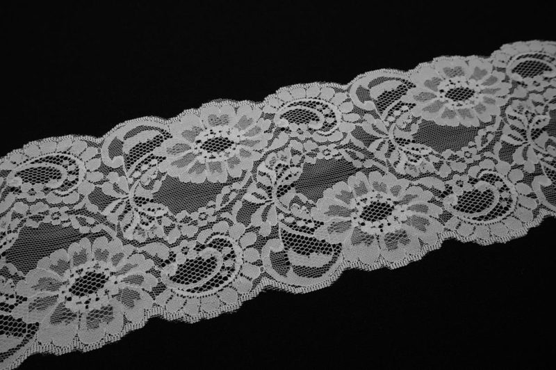 Taśma koronkowa - szerokość 13 cm, kolor biały