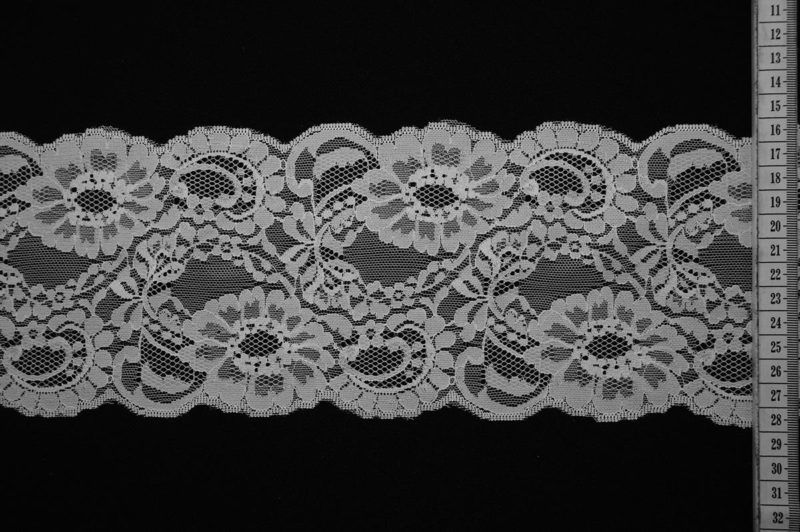 Taśma koronkowa - szerokość 13 cm, kolor biały