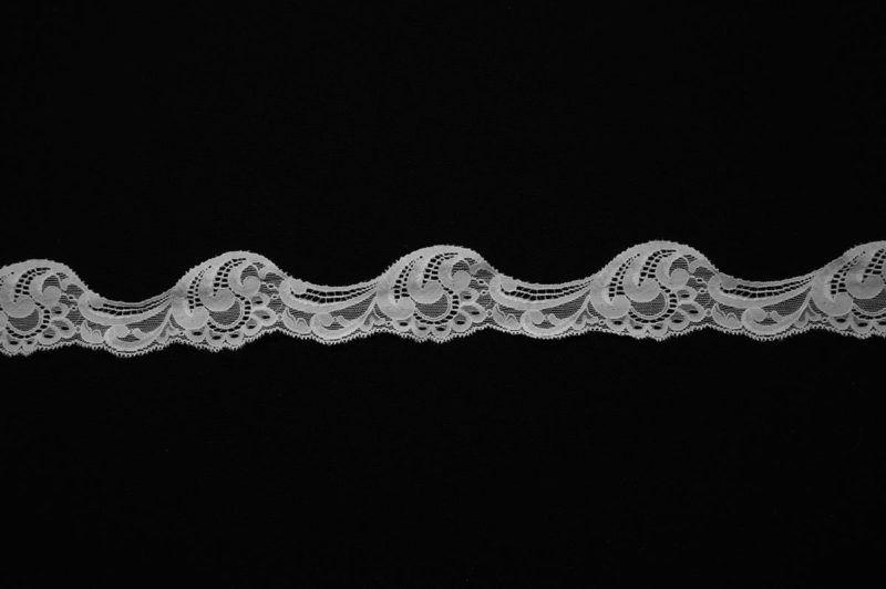 Taśma koronkowa - szerokość 4,5 cm, kolor biały