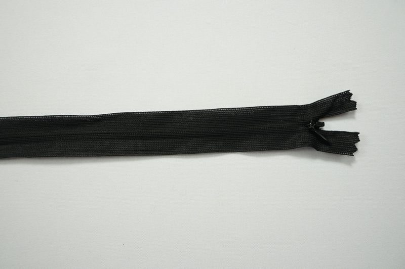 Zamek kryty - czarny, 60 cm