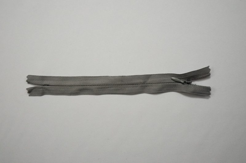 Zamek kryty - ciemnoszary, 18 cm