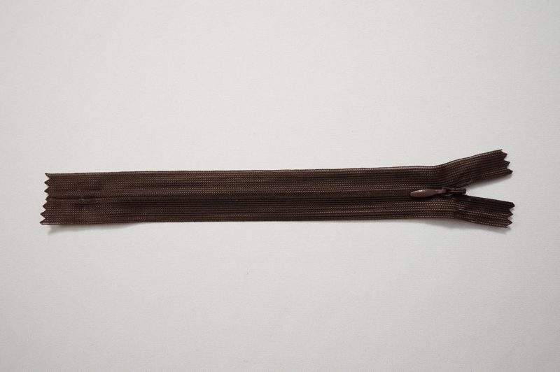 Zamek kryty - ciemny brąz, 18 cm