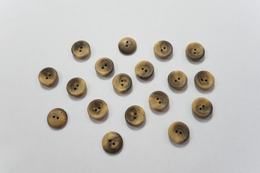 Guzik o numerze 2528, 18 mm