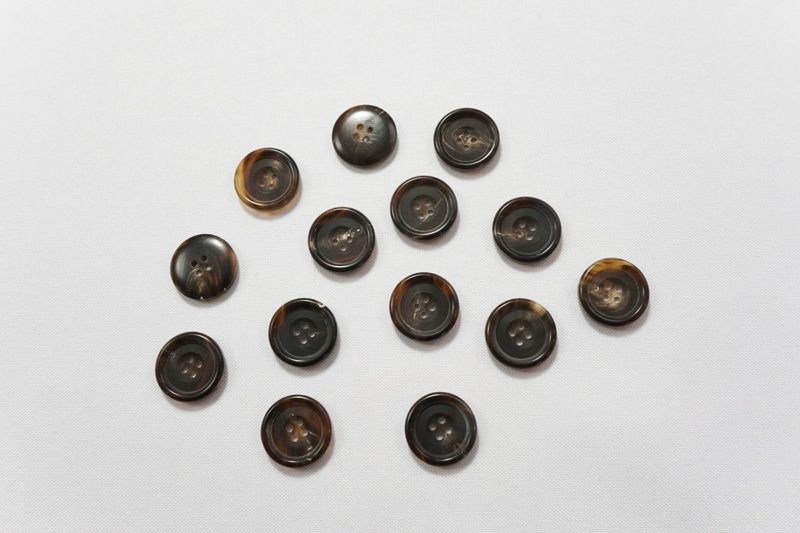 Guzik o numerze 2557, 19 mm
