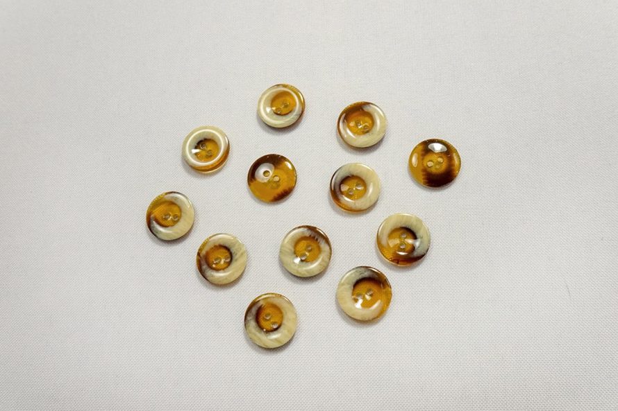 Guzik o numerze 2490, 18 mm