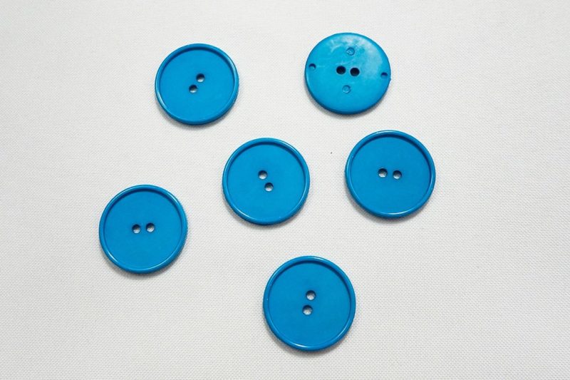 Guzik o numerze 2384, 28 mm