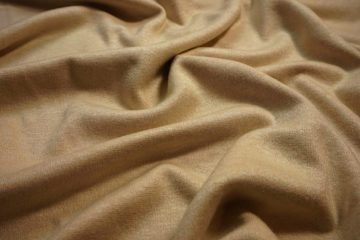 Dzianina z elastanem w kolorze beżowym