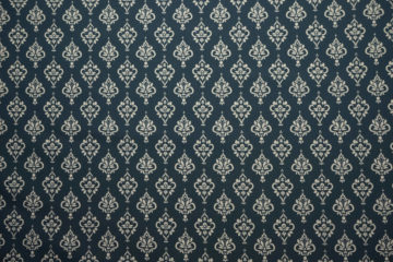 Tkanina sukienkowa - biały wzór na granacie